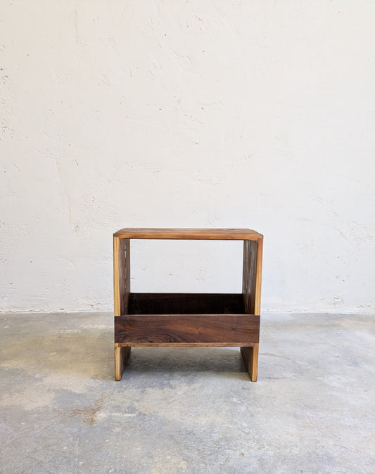 Banc / tabouret en bois ancien