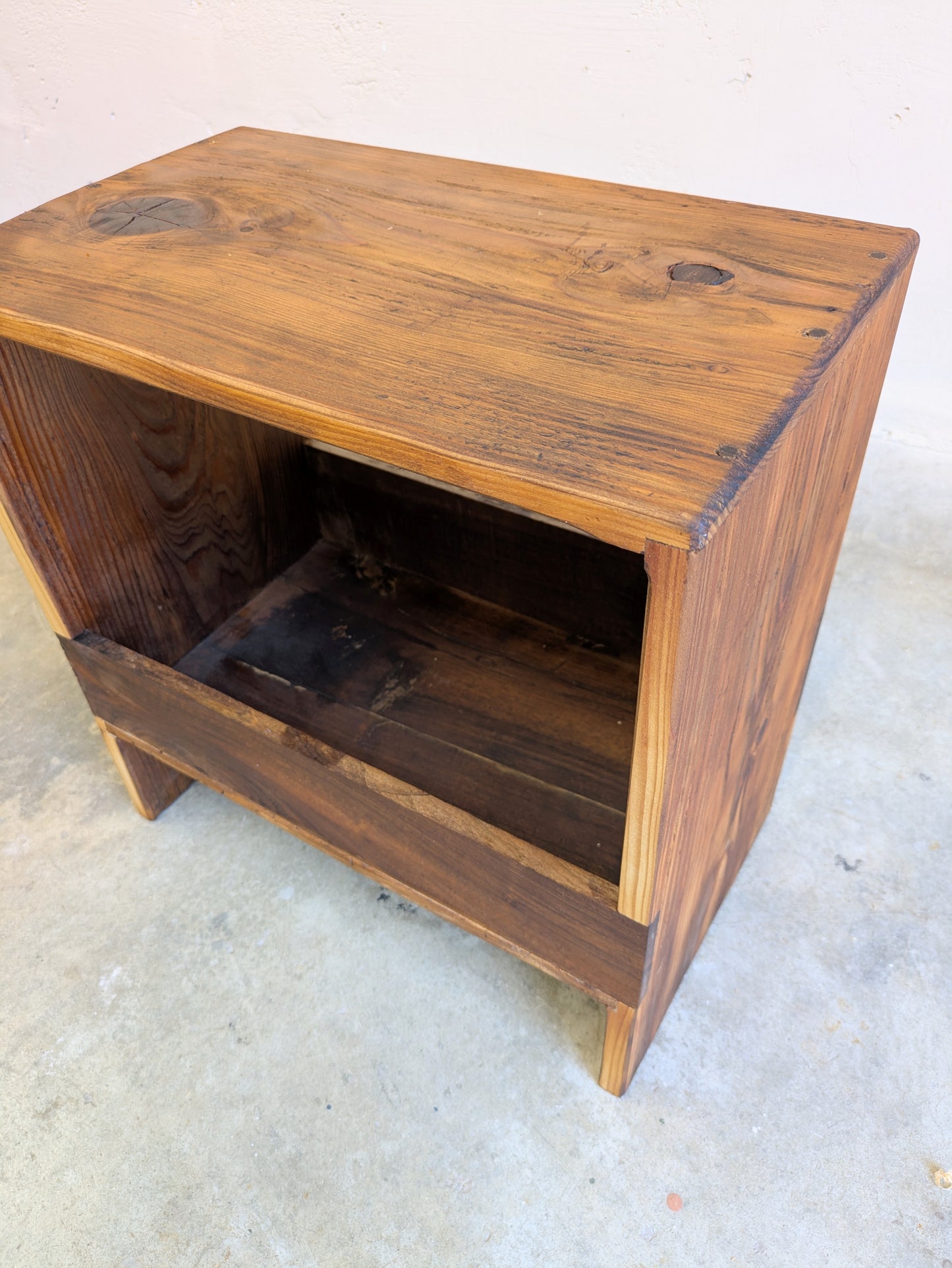 Banc / tabouret en bois ancien