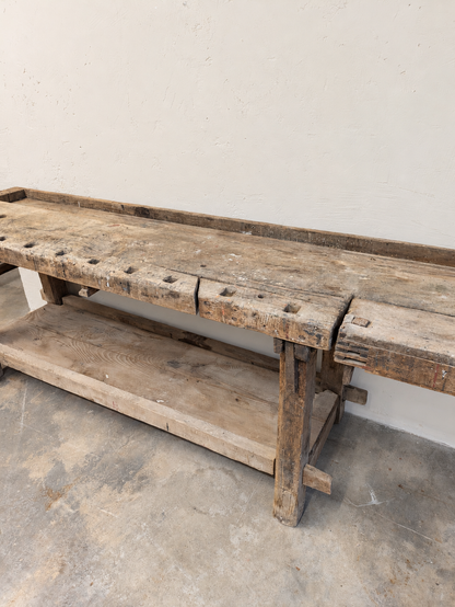 Établi ancien en bois patiné