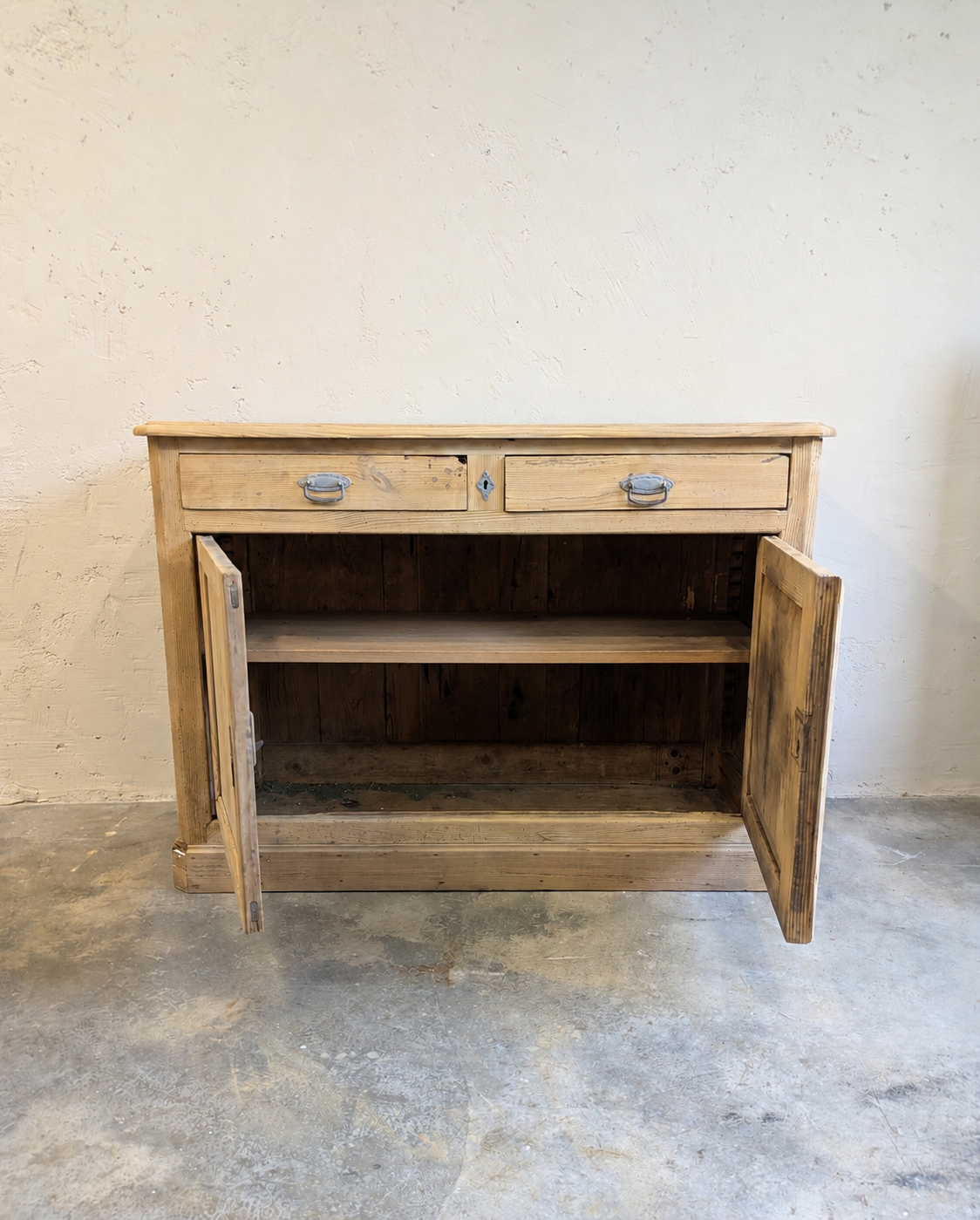 Buffet ancien bois massif