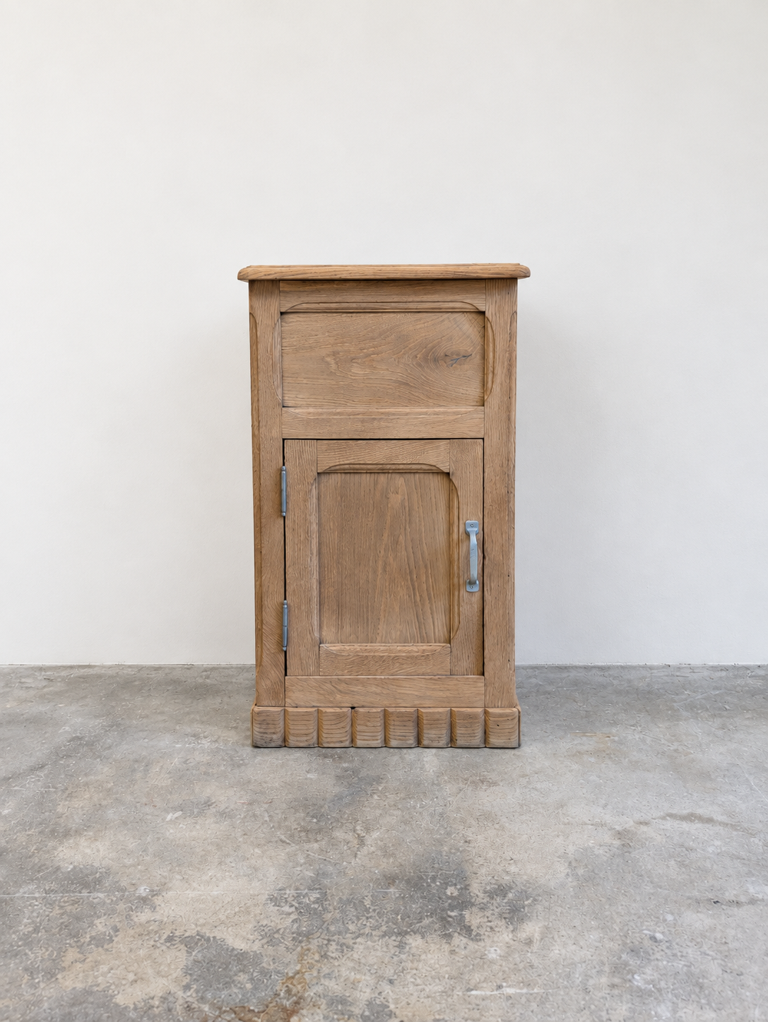 Petit meuble ancien bois massif