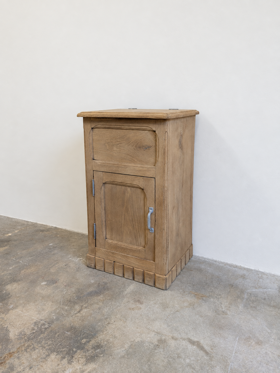 Petit meuble ancien bois massif