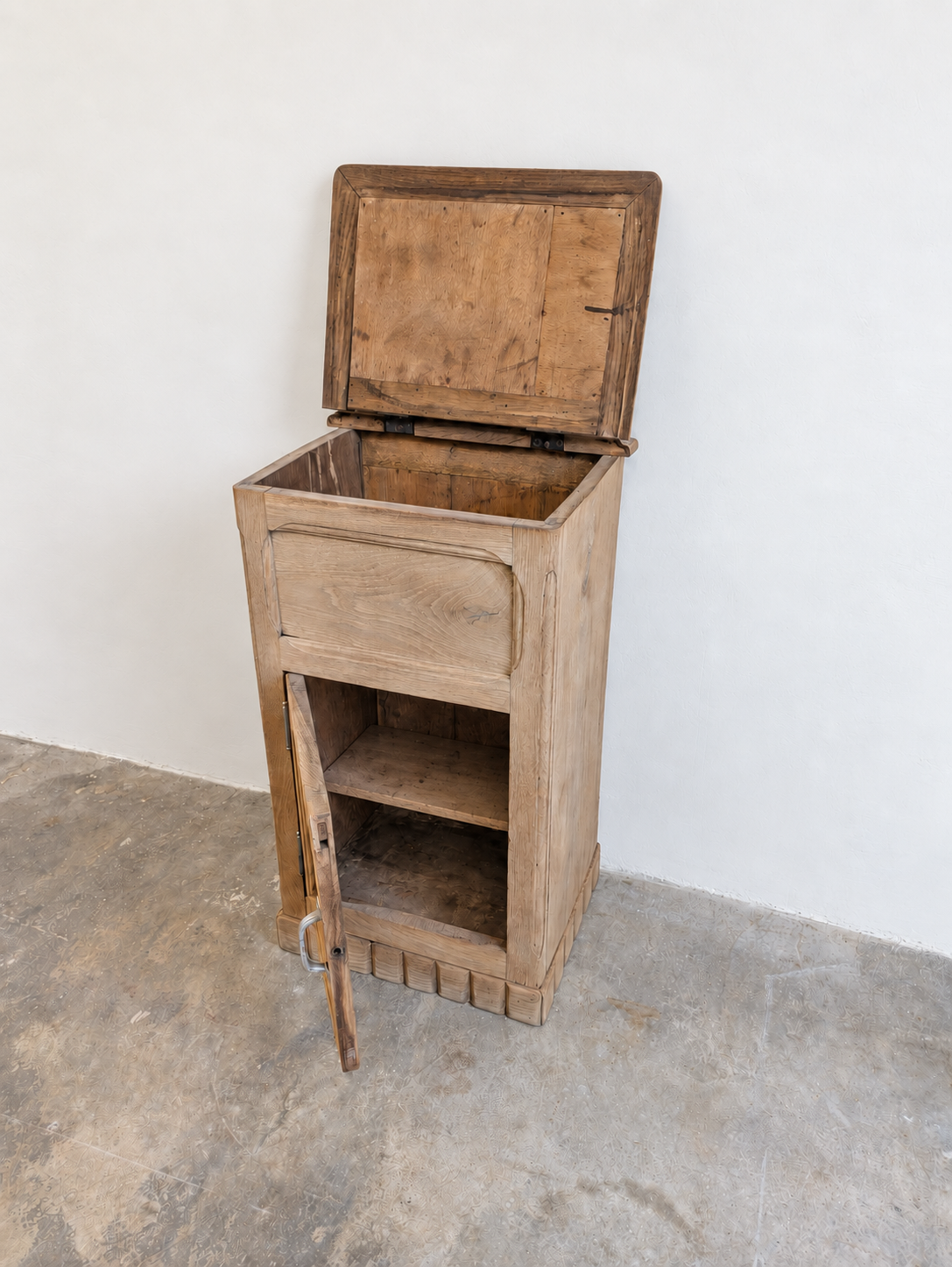 Petit meuble ancien bois massif