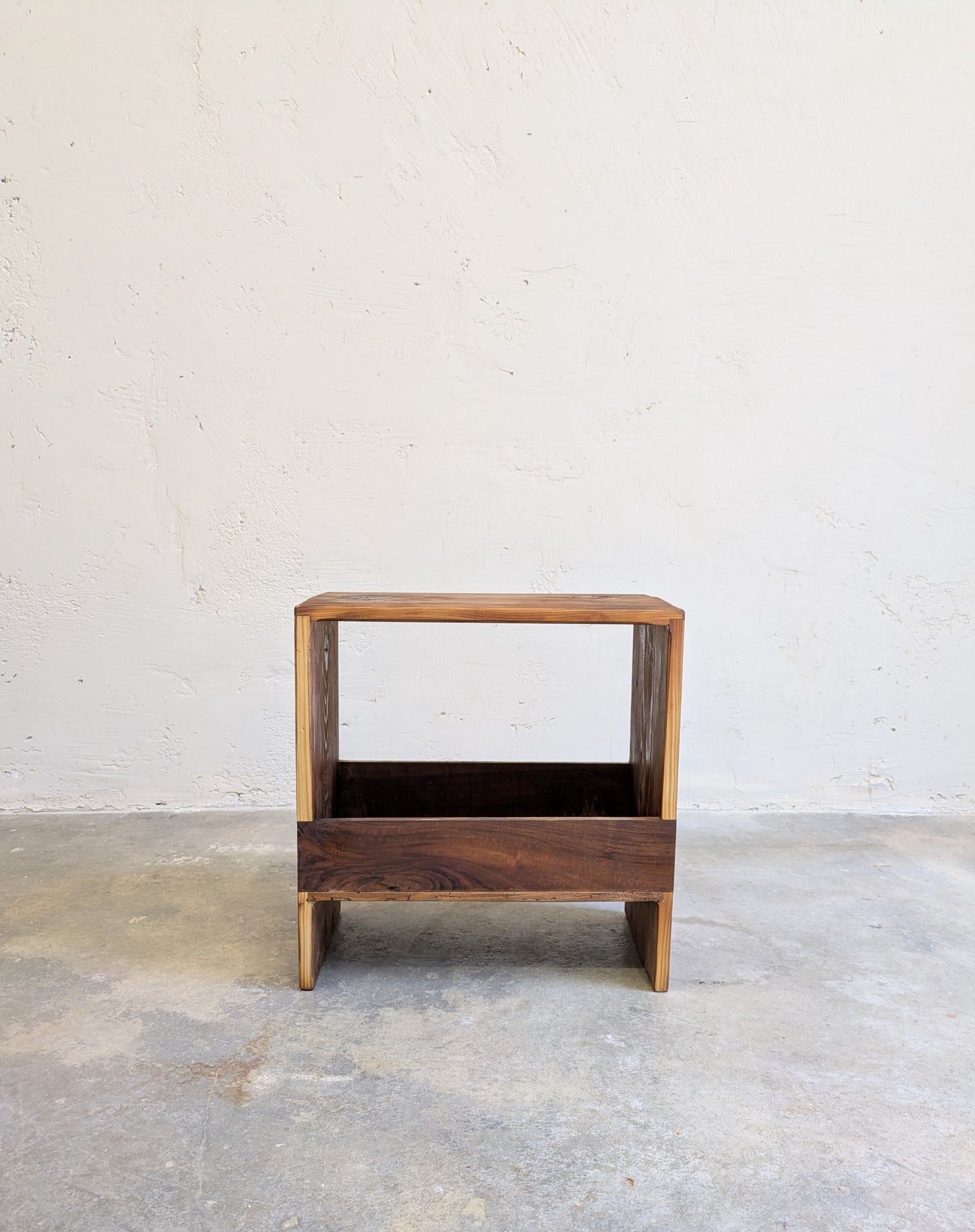 Banc / tabouret en bois ancien