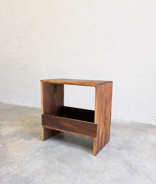 Banc / tabouret en bois ancien