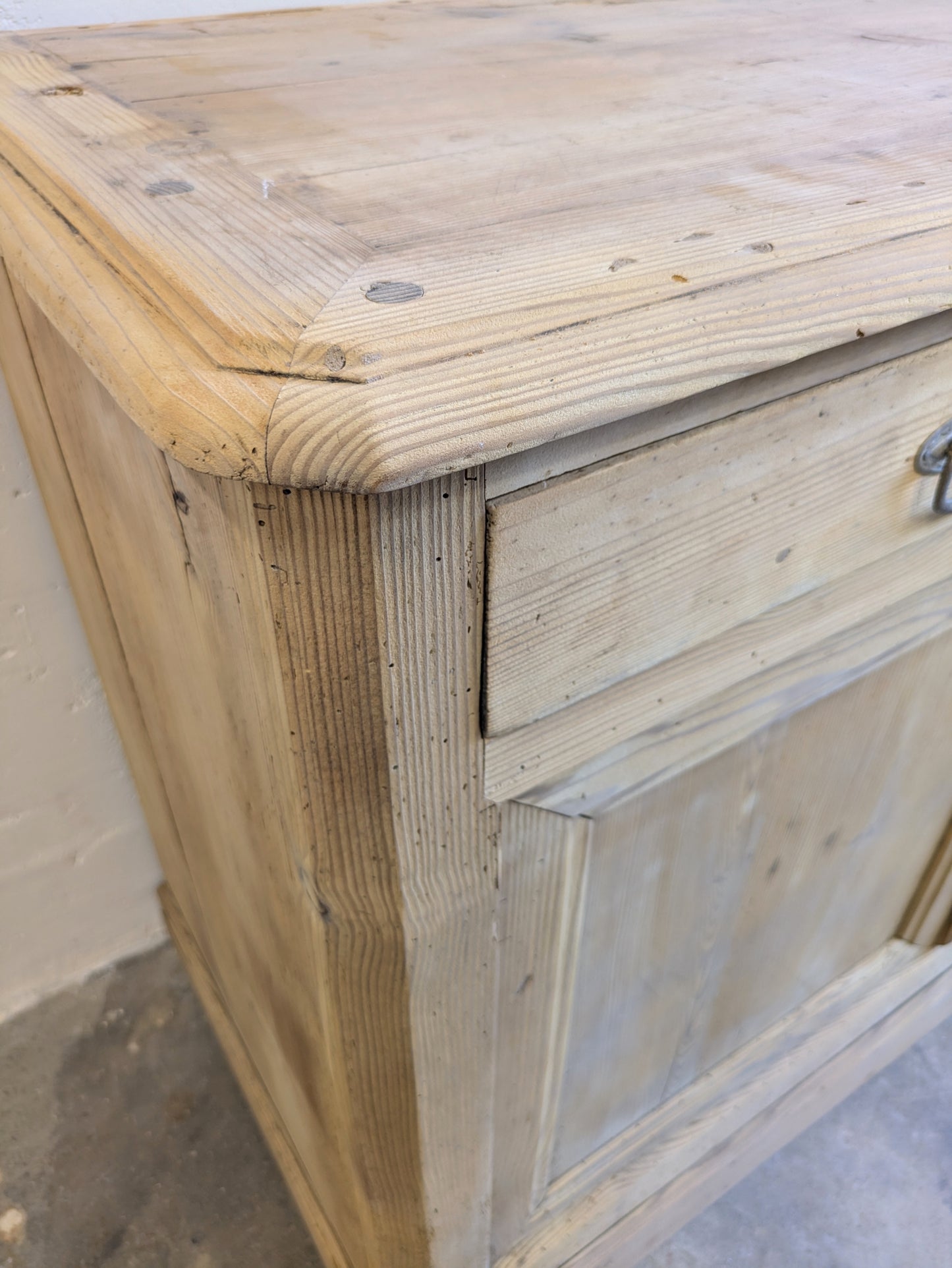 Buffet ancien bois massif