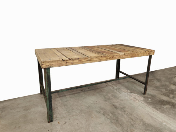 Table-a-manger-salon-bois-atelier-meuble-de-metier-patine-ancien-vintage